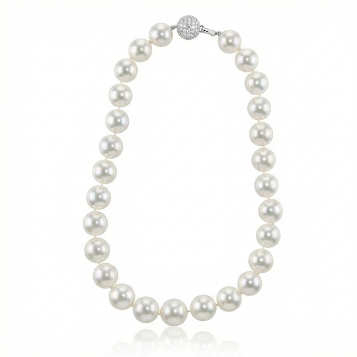 Colar 27 Pérolas South Sea 16 a 15 mm com Fecho Bola 15 mm com Brilhantes 1,78ct 130,16g Ouro Branco 18k