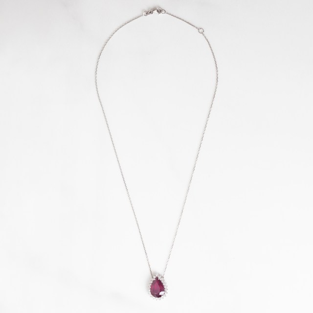 Colar Clássico I Rubi Tratado Gota 7,09ct 21 Brilhantes 0,70ct H SI1 6,0g 45cm Ouro Branco 18k - Coleção Red To Wear