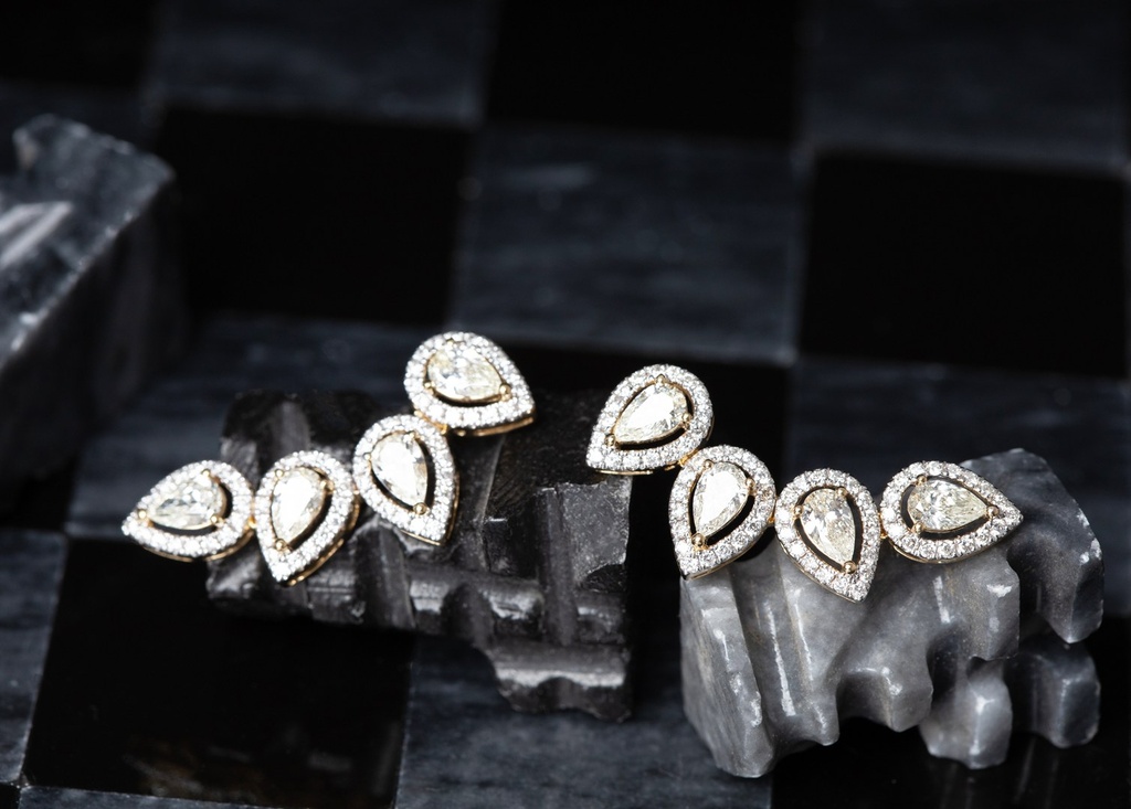 [072334] Earcuff 8 Diamantes Gota 1,28ct 136 Brilhantes 0,59ct 4,55g Ouro Amarelo e Branco 18k - Coleção Laisa