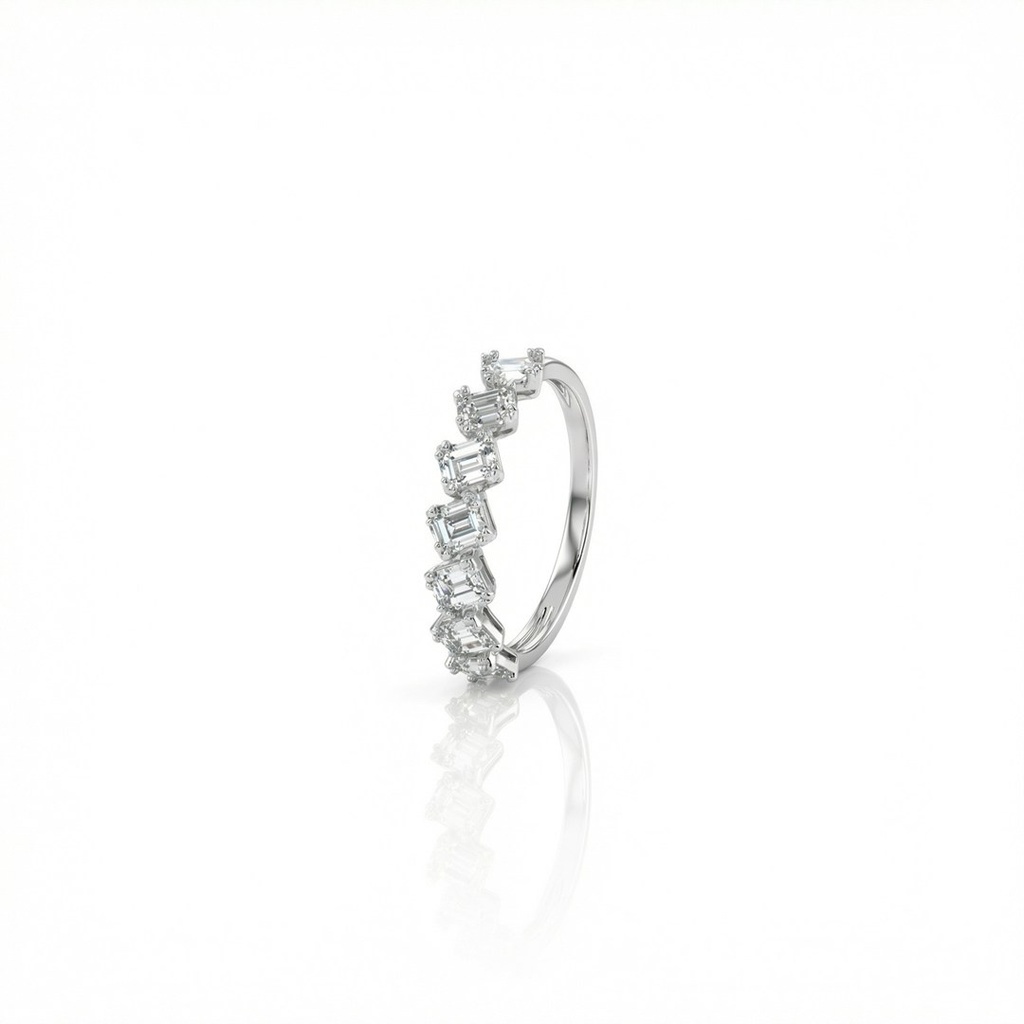 [073675] Meia Aliança 35 Diamantes Trapézios 0,23ct 28 Brilhantes 0,05ct 1,86g Ouro Branco 18k - Coleção Onassis