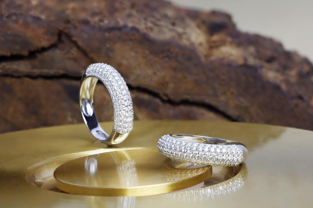 [069833] MEIA ALIANÇA 5 FILEIRAS PAVE 87 BRILHANTES 1,01CT G VS1 3,84G OURO BRANCO 18K - COLEÇAO PAVE