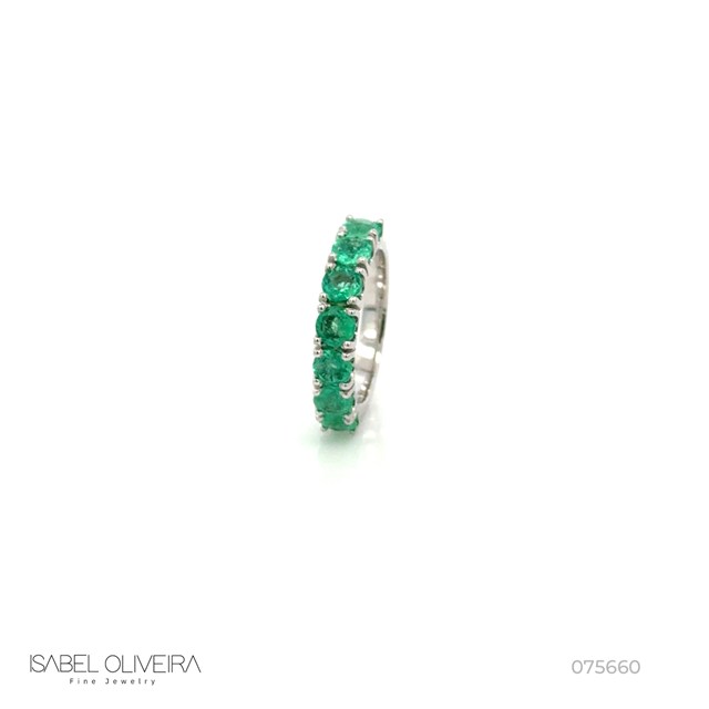 [075660] Meia Aliança 7 Esmeraldas Colombianas Redonda 1,41ct 4,23g Ouro Branco 18k - Coleção Colômbia Emerald