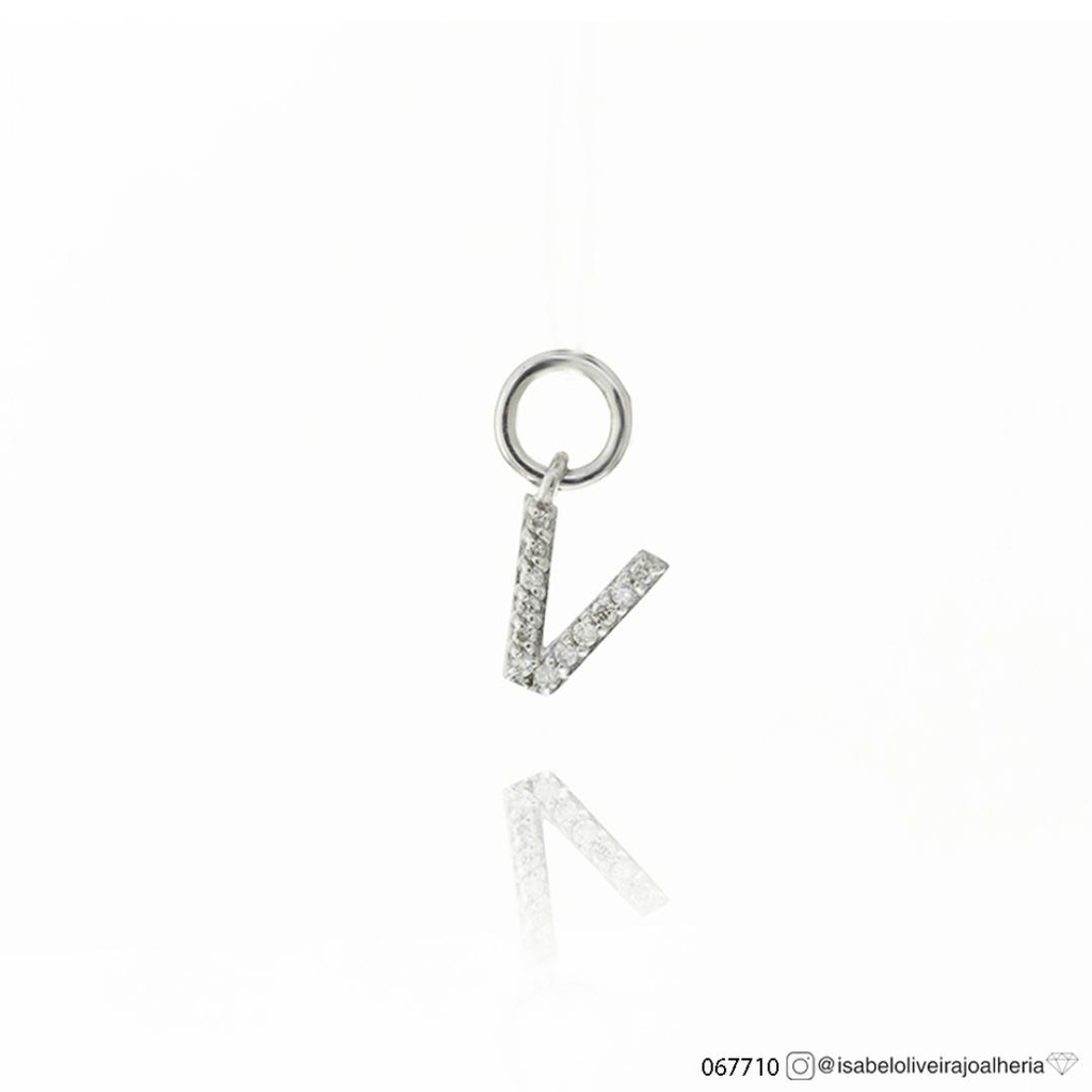 [067710] Pingente Letra V 6mm 12 Brilhantes 0,04ct 0,25g Ouro Branco 18k - Coleção About Me