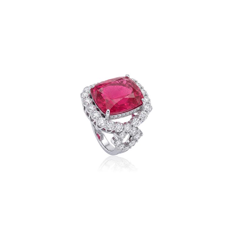 ANEL CLASSICO COM LATERAL TRABALHADA RUBELITA ANTIQUE 11,85CT 48 BRILHANTES 3,52CT G VS1  OURO BRANCO 11,92G 18K - CERTIFICADO IGI 70J0104724 - COLEÇAO RUBELITAS