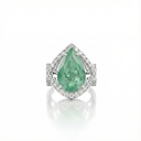 ANEL COM LATERAL TRABALHADA ESMERALDA COLOMBIANA GOTA 10,67CT 60 BRILHANTES 2,36CT H VS2 11,00G OURO BRANCO 18K - COLEÇAO COLOMBIA EMERALD