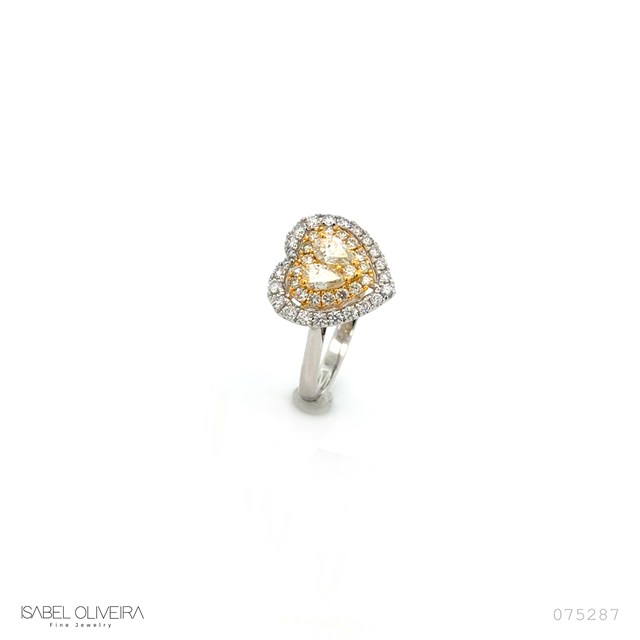 [075287] Anel Coração 2 Diamantes Gotas 0,36ct 40 Brilhantes 0,45ct 2,86g Ouro Branco 18k - Coleção Onassis