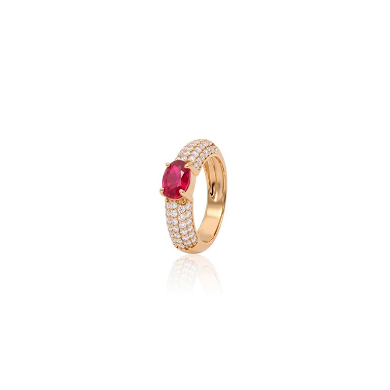 [071748] Anel Dedinho Rubelita Oval 0,83ct 5 Fileiras Pavê 62 Brilhantes 0,61ct H SI1 4,15g Ouro Amarelo 18k - Coleção Rubelita