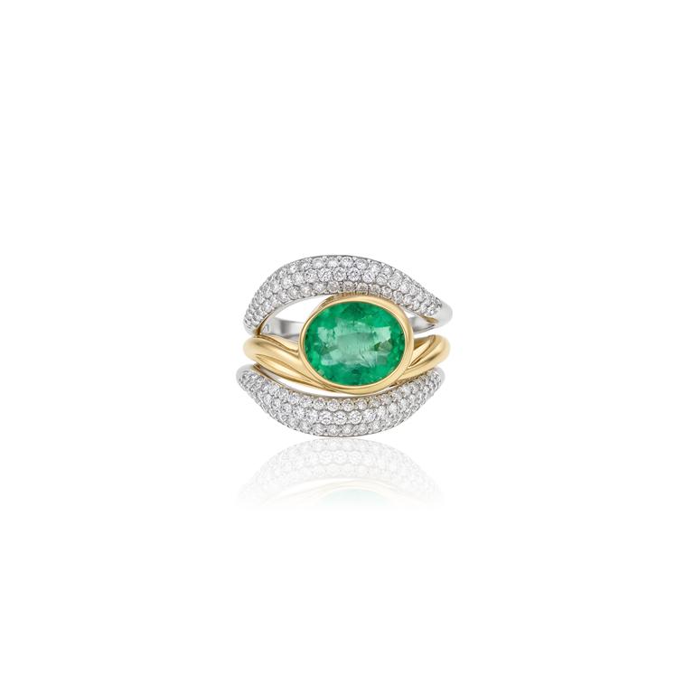 [076577] Anel Duplo Esmeralda Colombiana Oval 2,72ct com Meia Aliança 118 Brilhantes 0,90ct H VS2 11,55g Ouro Amarelo e Branco 18k - Coleção Colômbia Emerald