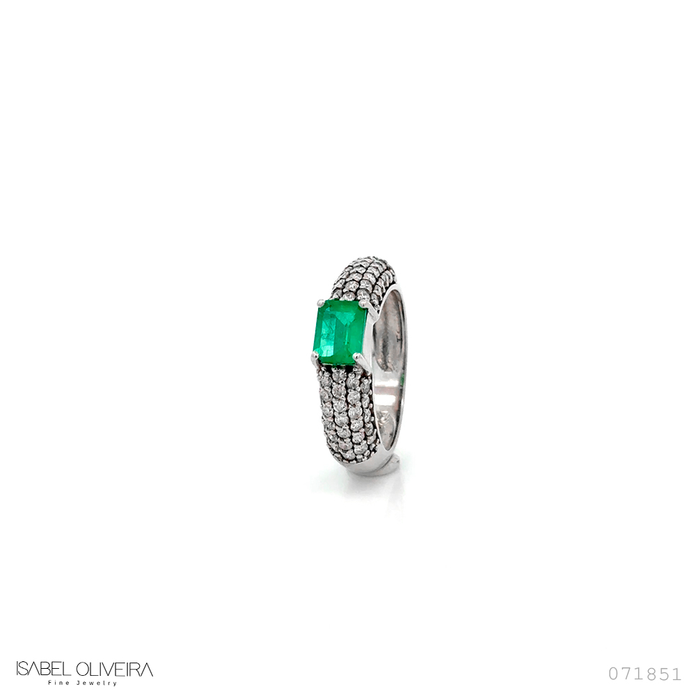 [071851] Anel Esmeralda Colombiana Octogonal 0,87ct 5 Fileiras Pavê 58 Brilhantes 0,57ct H SI1 3,84g Ouro Branco 18k - Coleção Colômbia Emerald
