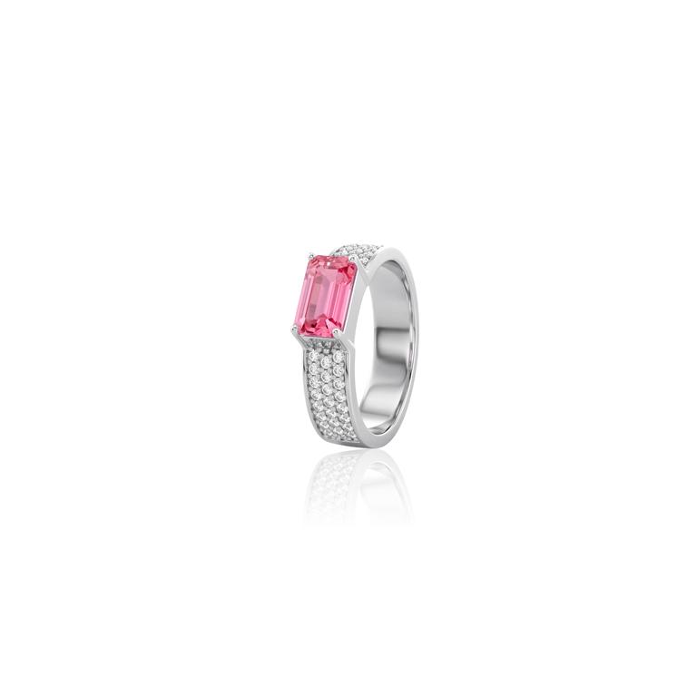 [072798] Anel Reto Dedinho Rubelita Octogonal 0,92ct 46 Brilhantes 0,25ct H VS2 3,26g Ouro Branco 18k - Coleção Rubelita