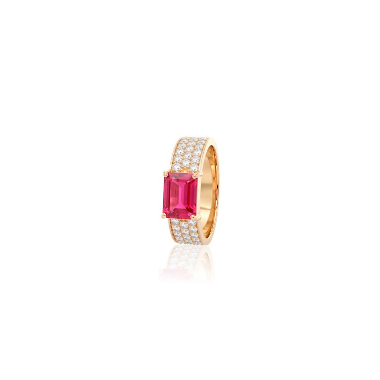 [073160] Anel Reto Rubelita Octogonal 1,77ct 36 Brilhantes 0,60ct H VS2 4,77g Ouro Amarelo 18k - Coleção Rubelita