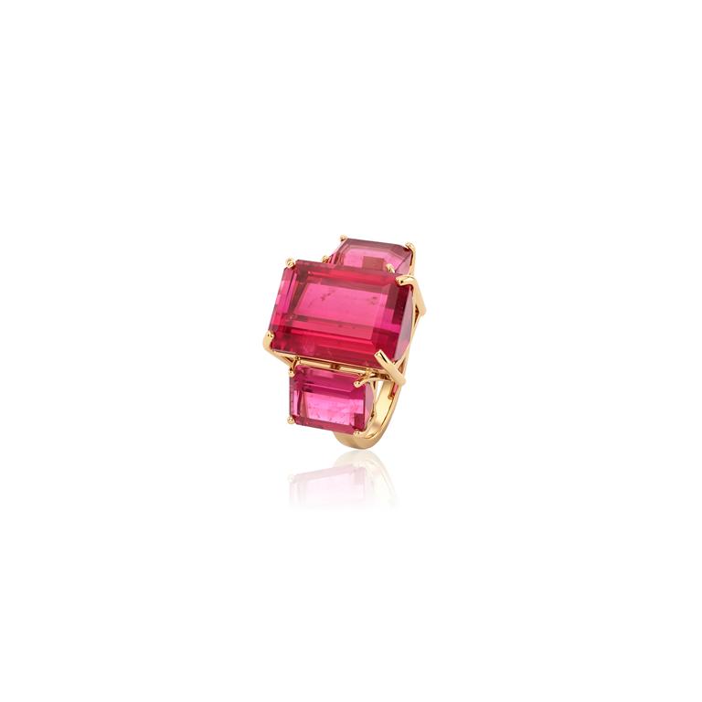 Anel Rubelita Retangular 11,35ct e 2 Rubelitas Laterais 5,68ct 9,42g Ouro Amarelo 18k - Coleção Rubelitas