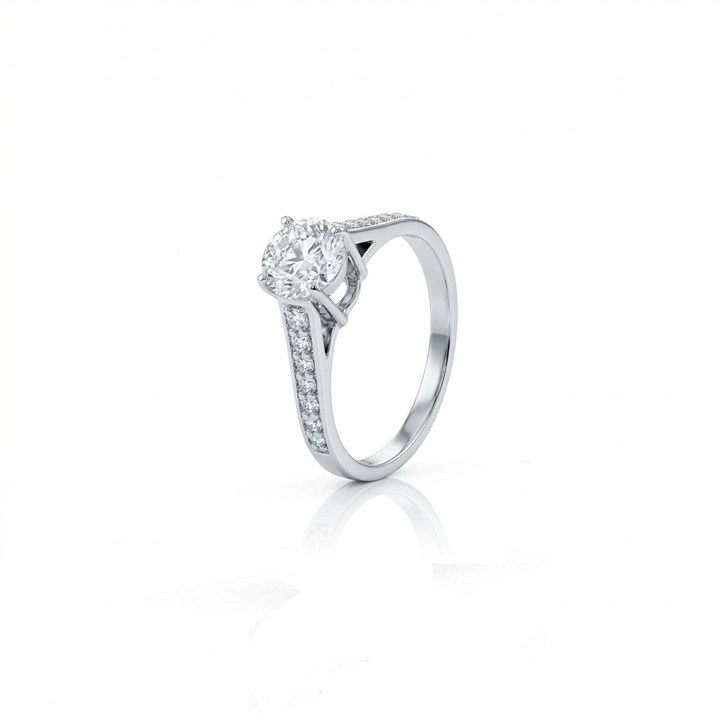 100-ANEL SOLITARIO BRILHANTE 1,01CT I VS1 14 BRILHANTES 0,21CT G VS1 3,48G OURO BRANCO 18K - EGL 6465582744 - COLEÇAO ONLY YOU
