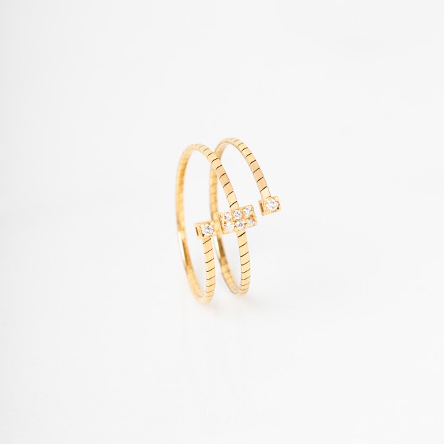 [075893] Anel Torcido Central Quadrada 6 Brilhantes 0,05ct H VS2 1,36g Ouro Amarelo 18k - Coleção Laisa
