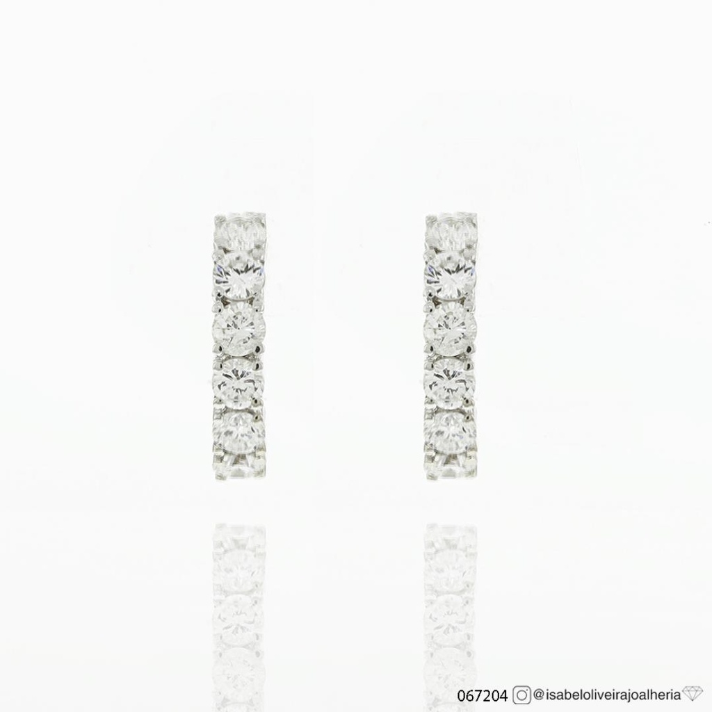 [067204] ARG01BRIBG-Argola 13mm Diâmetro Fio Quadrado 1,50mm 1 Fileira com Meia Cravação 12 Brilhantes 0,70ct 2,40g Ouro Branco 18k - Argolas Fashion
