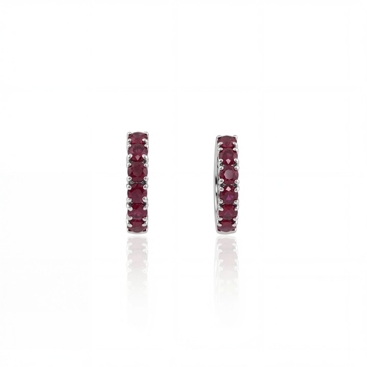 ARG01RUBBG-ARGOLA 13 MM DIAMETRO FIO QUADRADO 1,50MM 1 FILEIRA COM MEIA CRAVAÇAO 12 RUBIS 0,99CT 2,82G OURO BRANCO 18K - COLEÇAO ARGOLAS FASHION