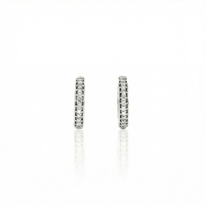 [069511] ARG02BRIBG-Argola 13,60mm Diâmetro Meia Cana 1 Fileira 28 Brilhantes 0,23ct H SI1 2,55g Ouro Branco 18k - Coleção Argolas Fashion