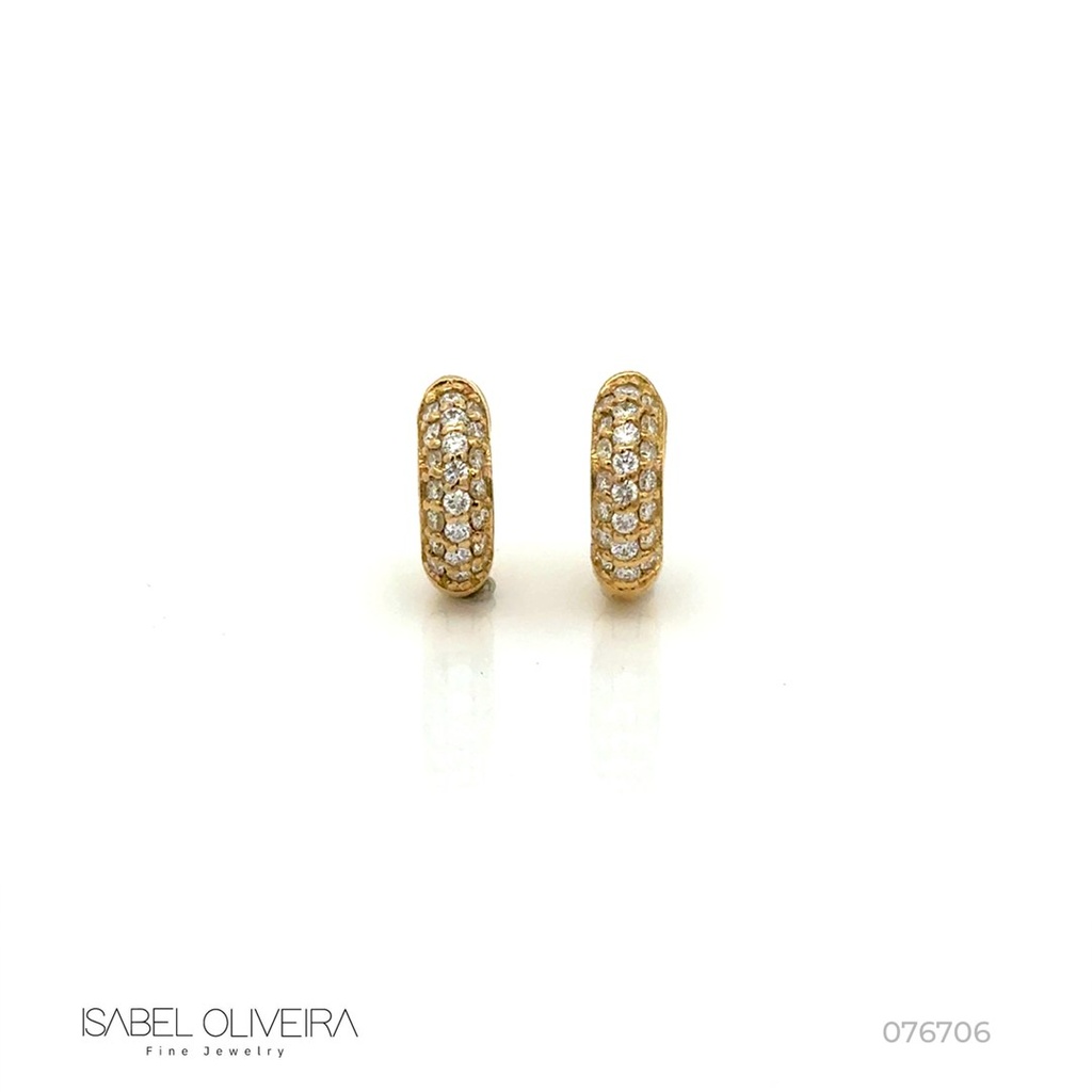 [076706] ARG03BRIAM-Argola 12mm Diâmetro Meia Cana 3 Fileiras Pavê Meia Cravação 44 Brilhantes 0,40ct g VS1 2,70g Ouro Amarelo 18k - Coleção Argolas Fashion