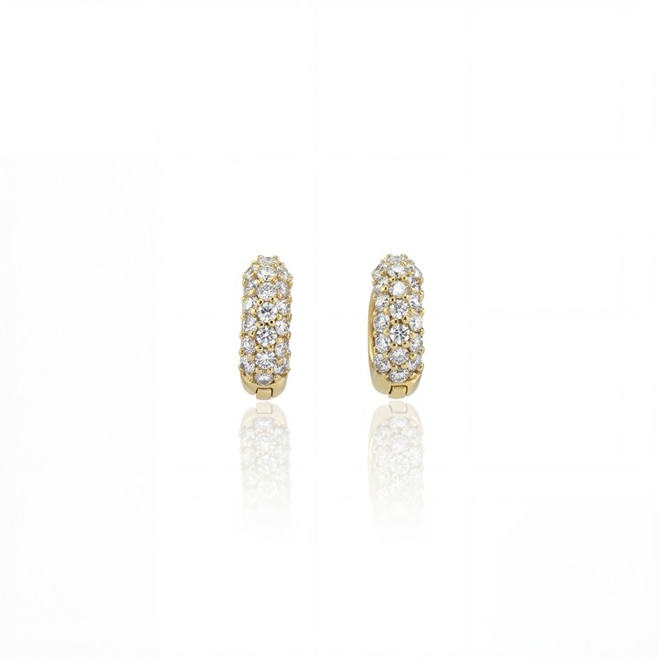 [062808] ARG03BRIAP-Argola 10mm Diâmetro Meia Cana 3 Fileiras Pavê Meia Cravação Externa 38 Brilhantes 0,53ct H/i/j SI1/VS2 2,46g Ouro Amarelo 18k - Coleção Argolas Fashion