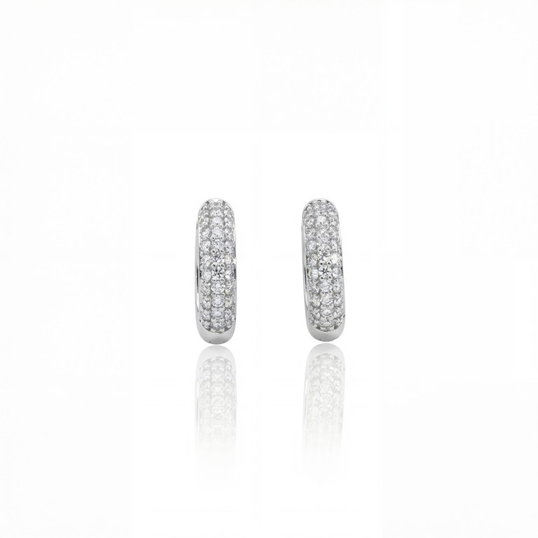 ARG03BRIBG-ARGOLA 15MM DIAMETRO MEIA CANA 3 FILEIRAS PAVE MEIA CRAVAÇAO EXTERNA 58 BRILHANTES 0,57CT H SI1 3,57G OURO BRANCO 18K - COLEÇAO ARGOLAS FASHION