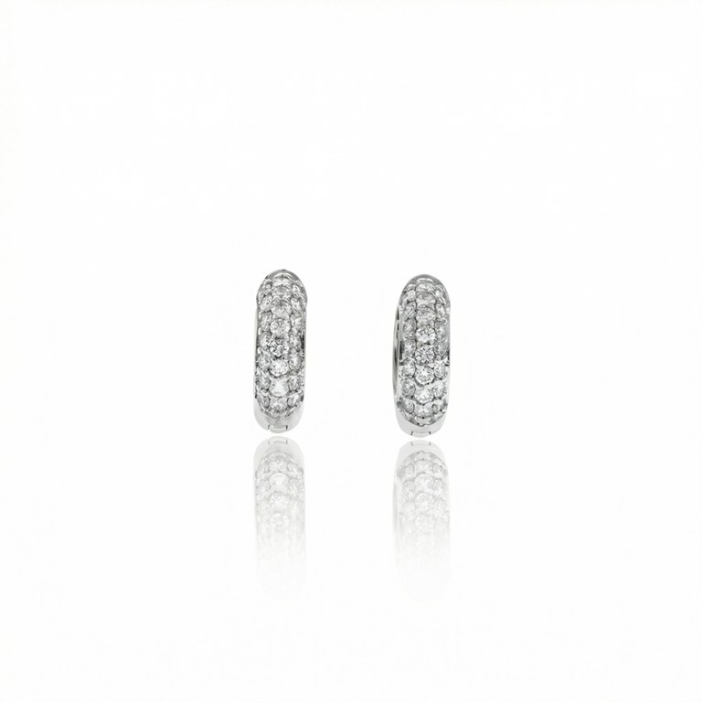 [074544] ARG03BRIBM-Argola 12mm Diâmetro Meia Cana 3 Fileiras Pavê Meia Cravação Externa 44 Brilhantes 0,41ct H VS2 2,47g Ouro Branco 18k - Coleção Argolas Fashion