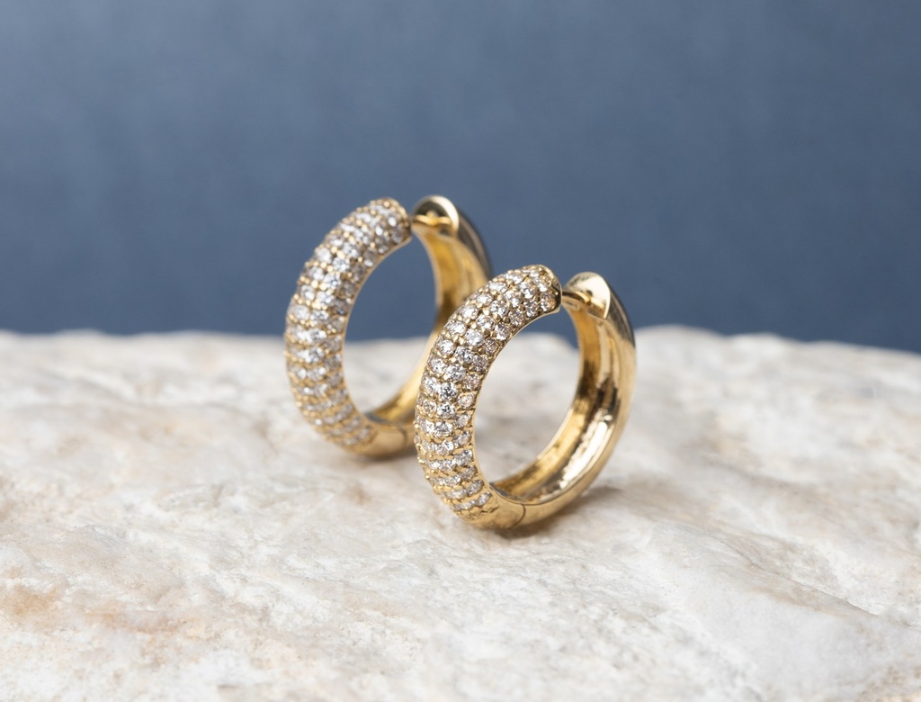 ARG05BRIAGG-ARGOLA 20MM 5 FILEIRAS MEIA CRAVAÇAO EXTERNA 152 BRILHANTES 1,44CT 6,43G OURO AMARELO 18K - COLEÇAO ARGOLAS FASHION