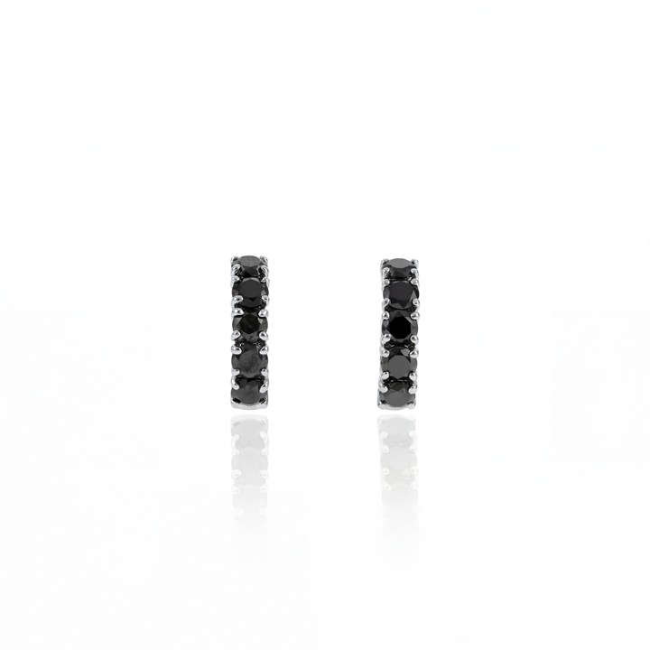 [059704] Argola 11 mm Diâmetro Fio Quadrado 1,50mm 1 Fileira com Meia Cravação 10 Brilhantes Black 0,78ct 1,89g Ouro Branco 18k - Coleção Argolas Fashion