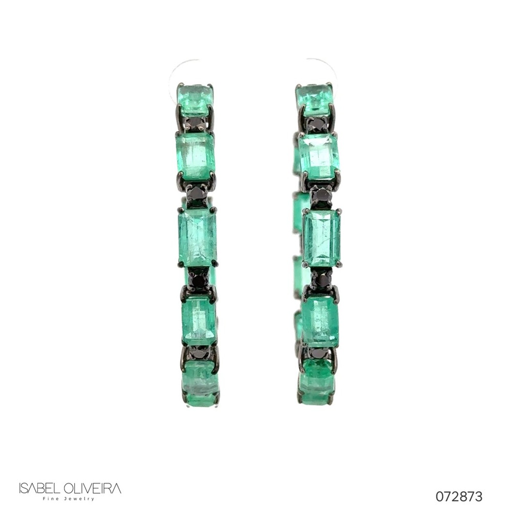 [072873] Argola 20 Esmeraldas Colombianas Retangular 18,01ct 22 Brilhantes Negros 2ct 19,32g Ouro 18k com Ródio Negro - Coleção Colômbia Emerald