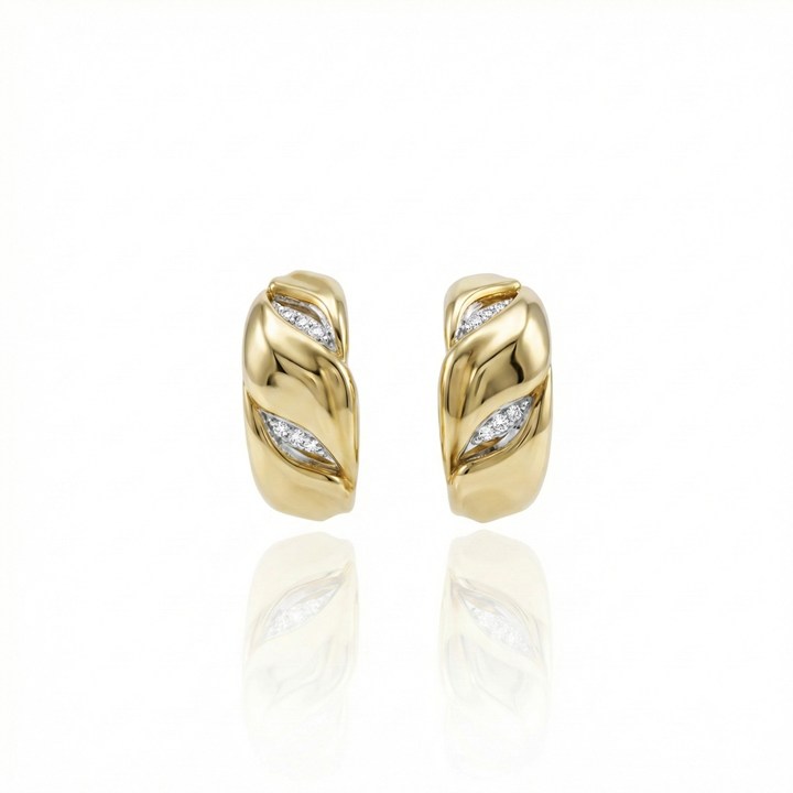 [067143] Argola Aberta Vazada 12 Brilhantes 0,08ct 6,59g Ouro Amarelo 18k - Coleção Laisa