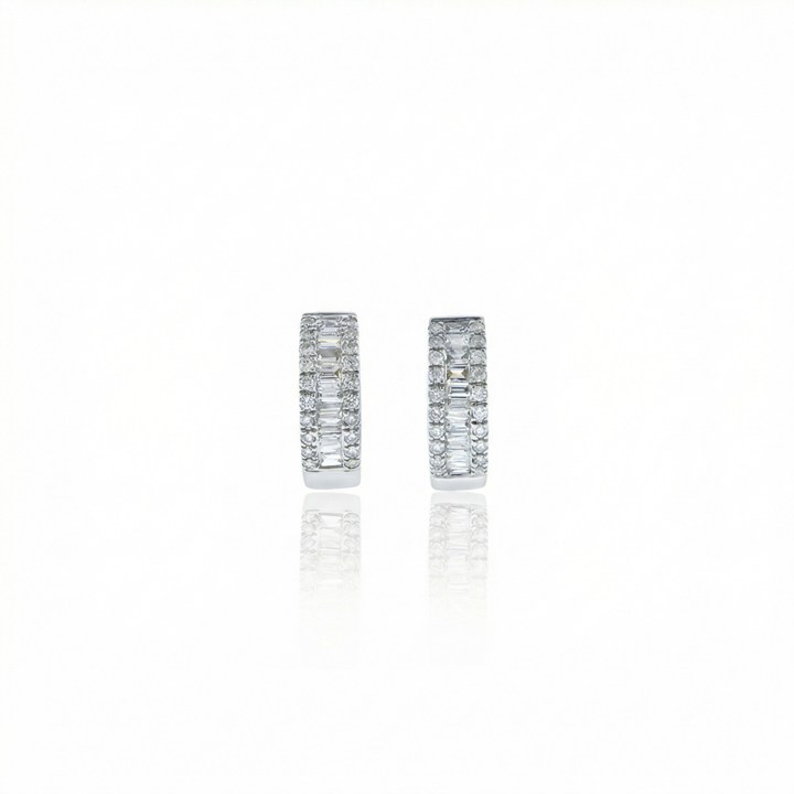 [072329] Argola Diamantes Trapézio 0,26ct 40 Brilhantes 0,20ct 1,85g Ouro Branco 18k - Coleção Argolas Fashion