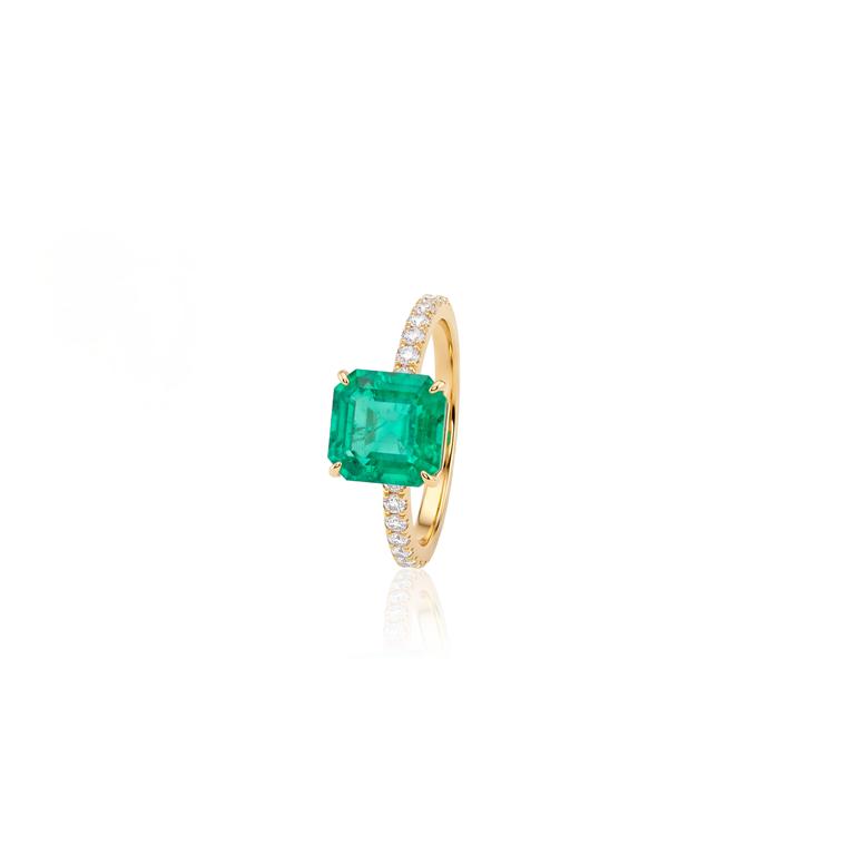 [076766] Anel Esmeralda Colombiana 2,55ct 28 Brilhantes 0,35ct H VS2 3,19g Ouro Amarelo 18k - Coleção Colômbia Emerald
