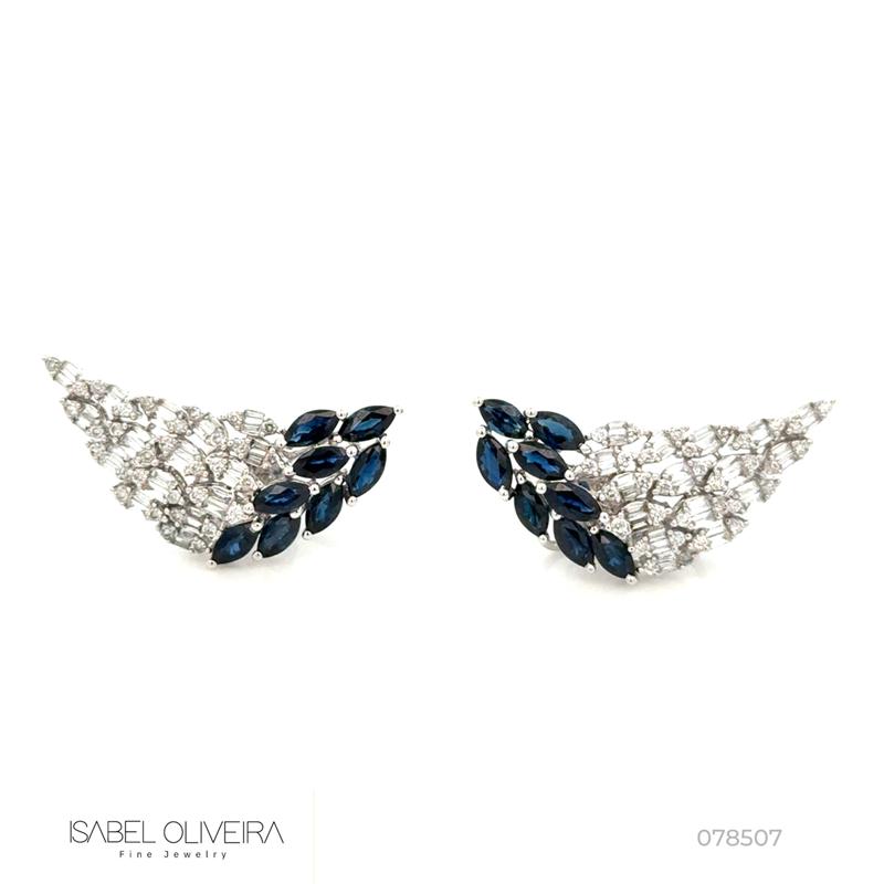 [078507] Eracuff 16 Safiras Azuis Navetes 3,21ct 64 Diamantes Trapézios 0,51ct 64 Brilhantes 0,44ct 8,11g Ouro Branco 18k - Coleção Thalassa
