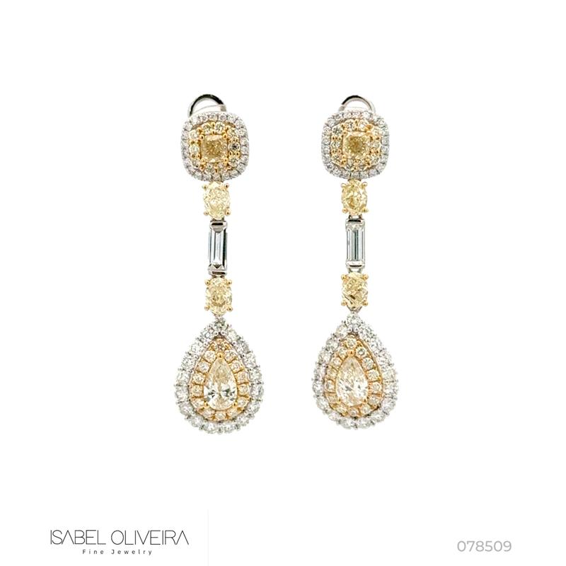Brinco Pendurado 8 Diamantes Fancy 2,17ct 2 Baguetes 0,28ct 126 Brilhantes 1,59ct 6,27g Ouro Branco e Amarelo 18k - Coleção Laisa