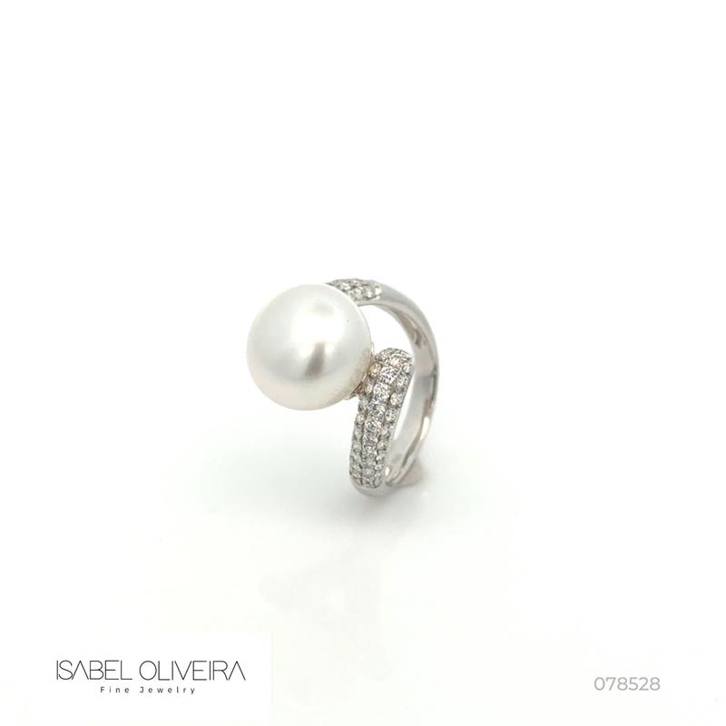 Anel Torcido 1 Pérola 80 Brilhantes 0,90ct 6,0g Ouro Branco 18k - Coleção Over The Moon