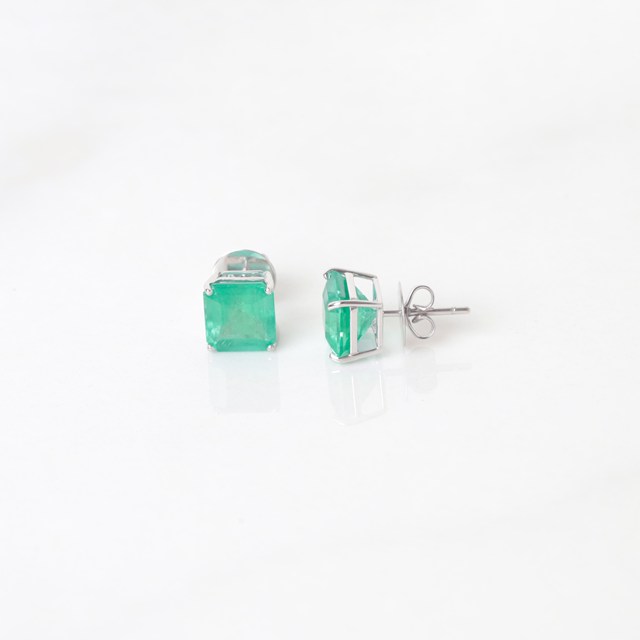 [073964] Brinco 2 Esmeraldas Brasileiras Octogonal 6,52ct 3,86g Ouro Branco 18k - Coleção Brazilian Emerald