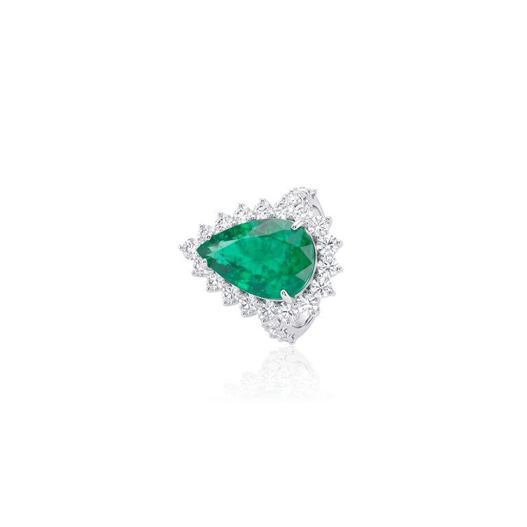 Anel Clássico Esmeralda Colombiana Gota 8,95ct 24 Brilhantes 2,64ct H VS2 8,00g Ouro Branco 18k - Coleção Colômbia Emerald